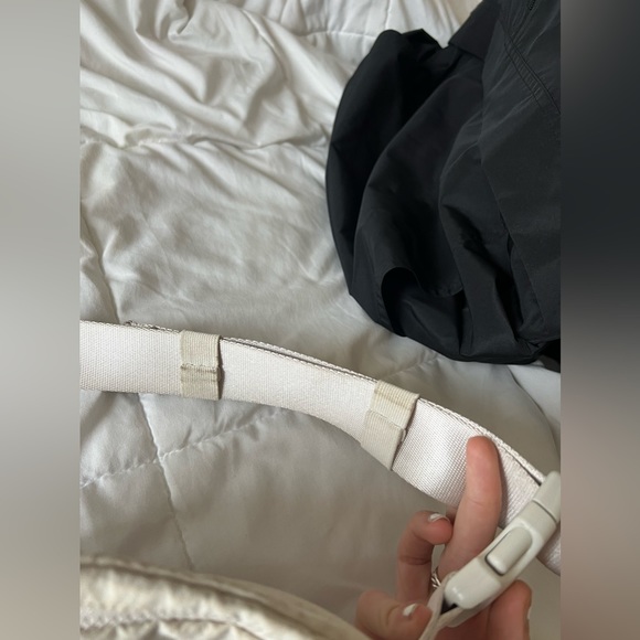 lululemon belt bag! 🥥 - Picture 3 of 4